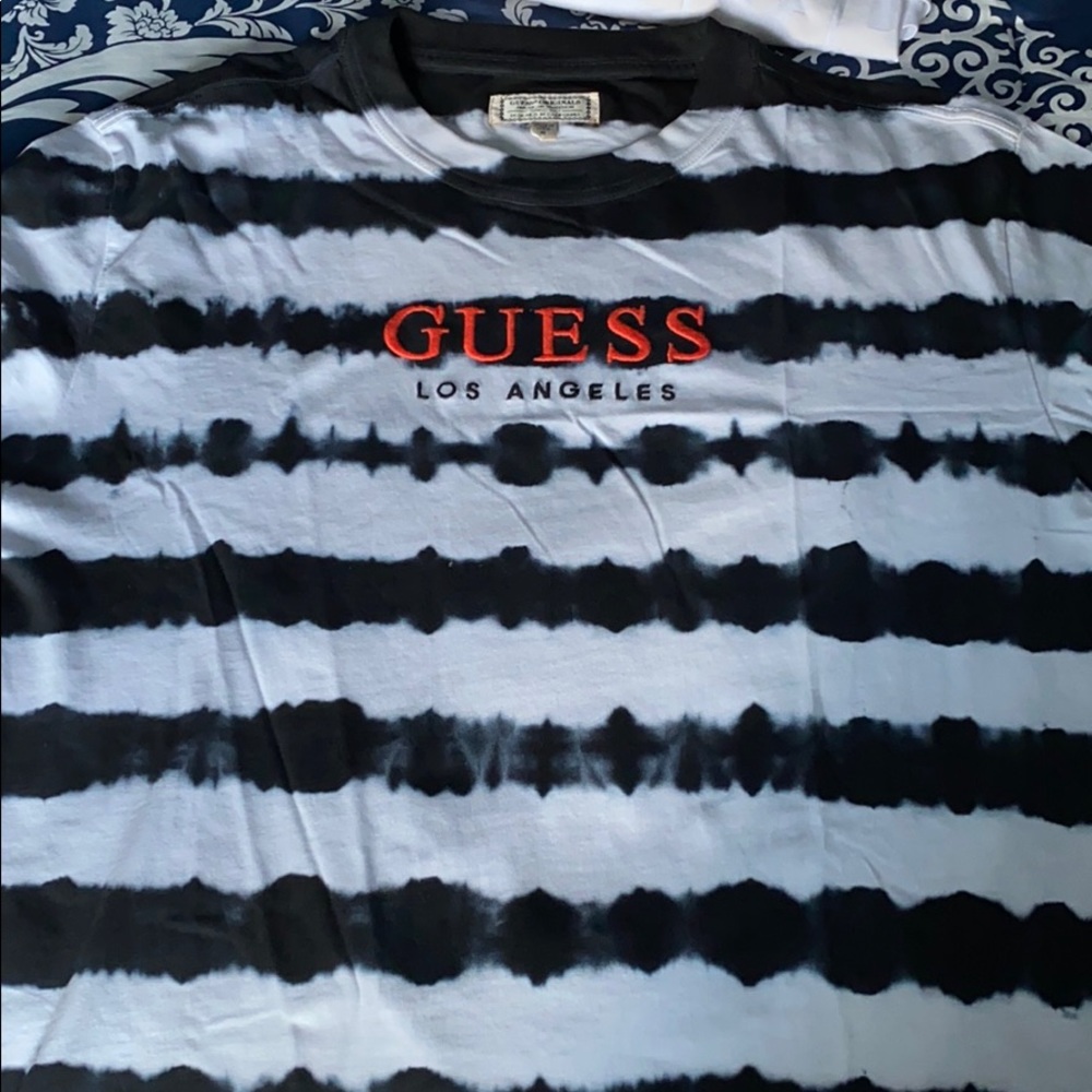 Guess black/white shirt